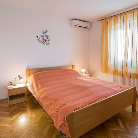 Apartments Villa Ana Krk Town Ruang foto