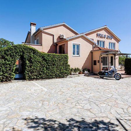 Apartments Villa Ana Krk Town Bagian luar foto