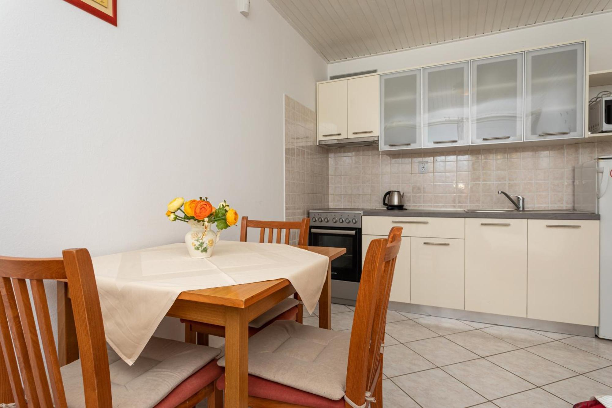 Apartments Villa Ana Krk Town Ruang foto