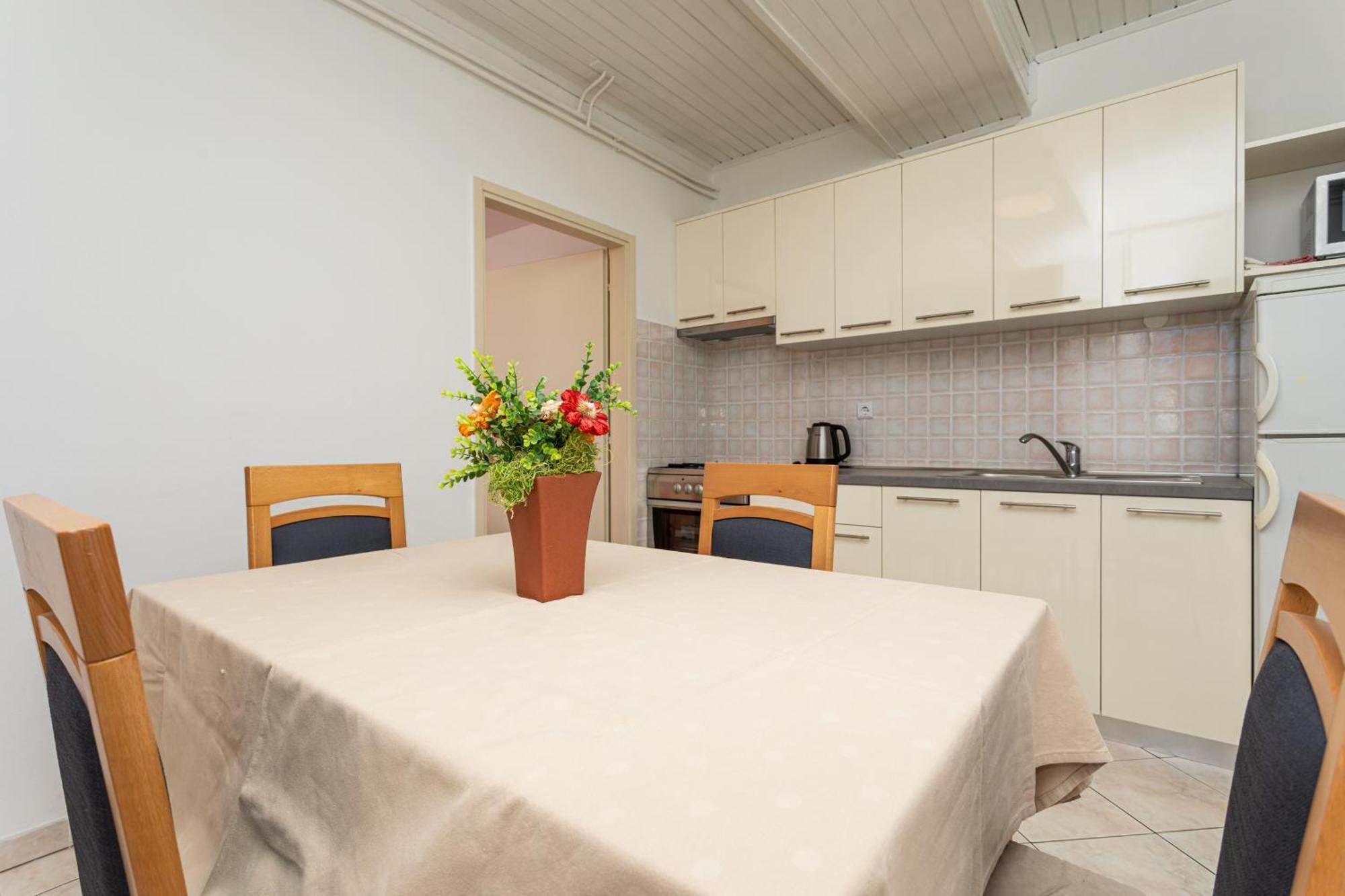 Apartments Villa Ana Krk Town Ruang foto