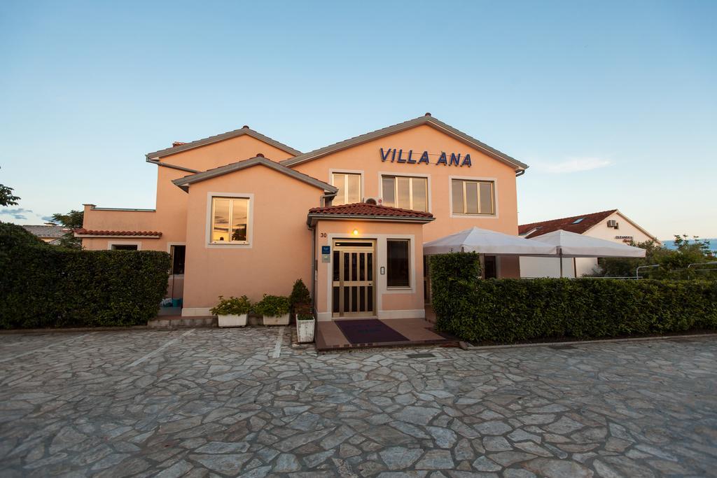 Apartments Villa Ana Krk Town Bagian luar foto