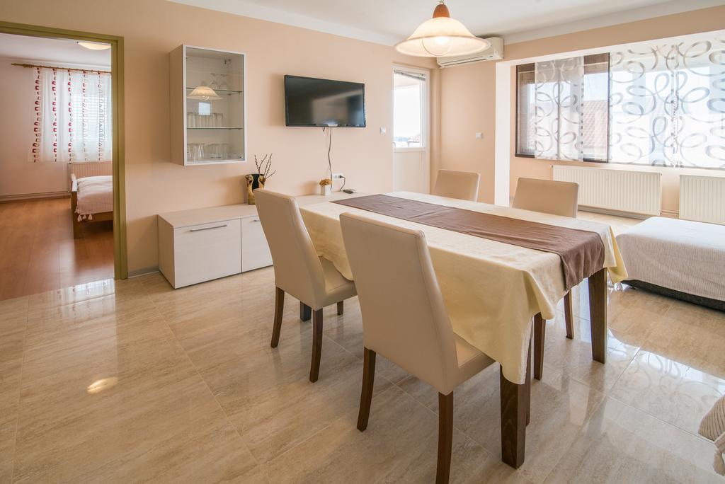 Apartments Villa Ana Krk Town Bagian luar foto