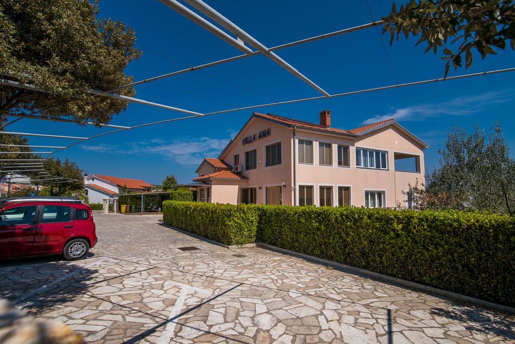 Apartments Villa Ana Krk Town Bagian luar foto