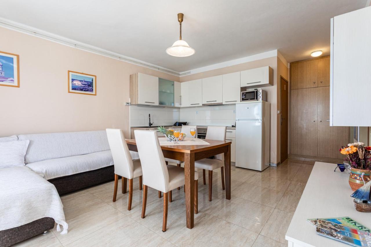 Apartments Villa Ana Krk Town Bagian luar foto