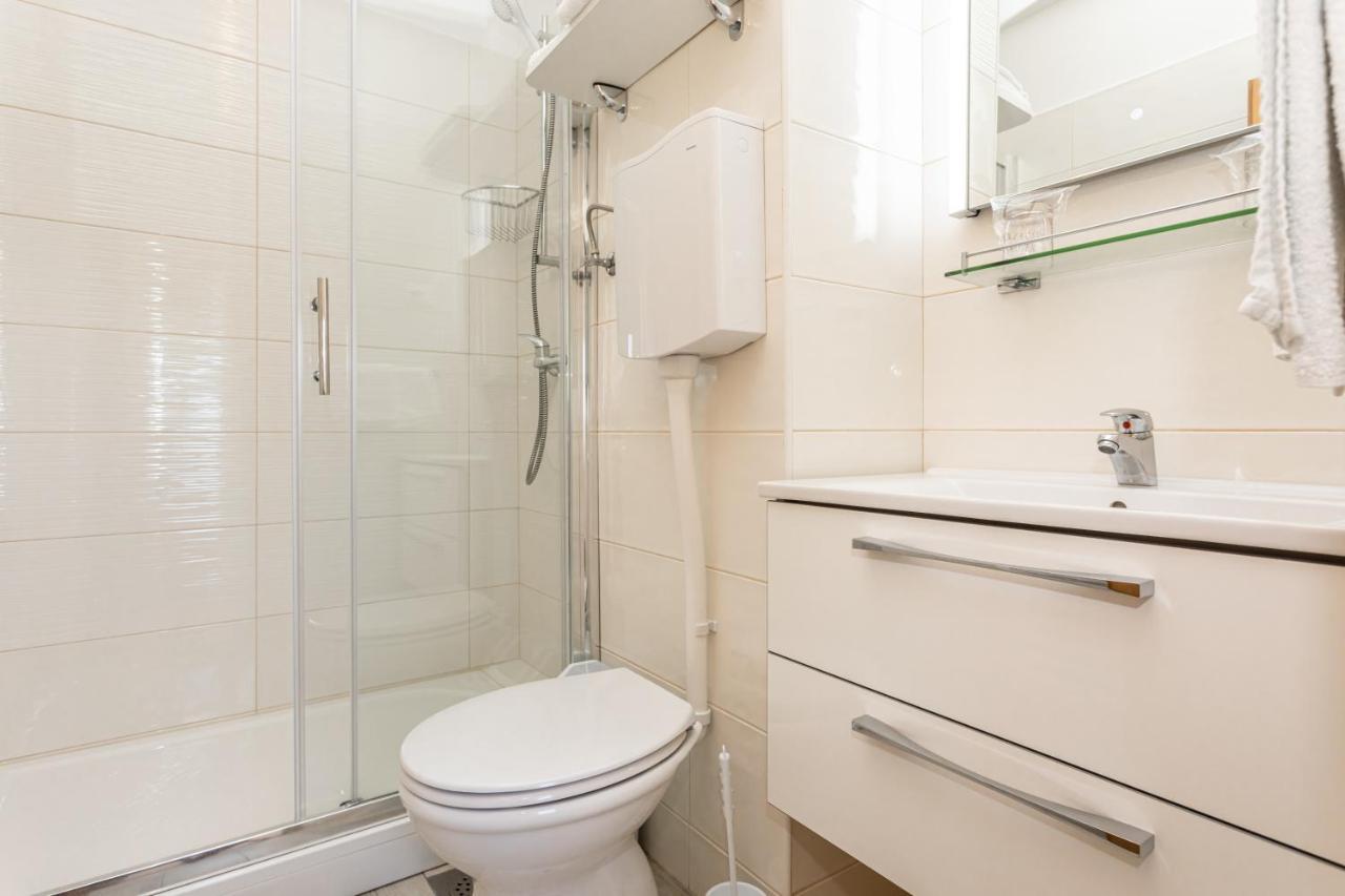Apartments Villa Ana Krk Town Bagian luar foto